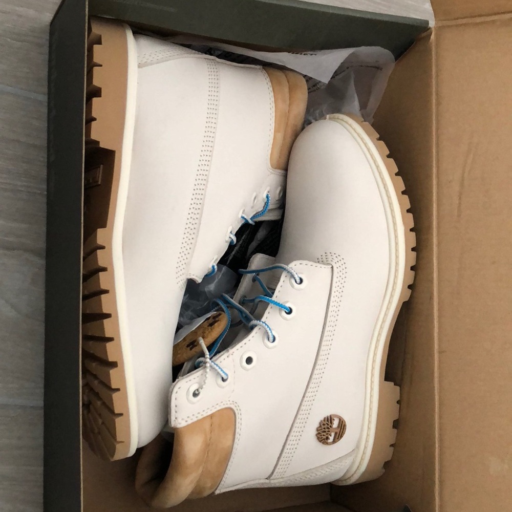 Milk Timberland Boots - Picture 4 of 4